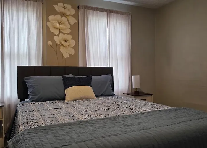 Сasa de vacaciones The Point - Spacious Family Vacation Near Downtown