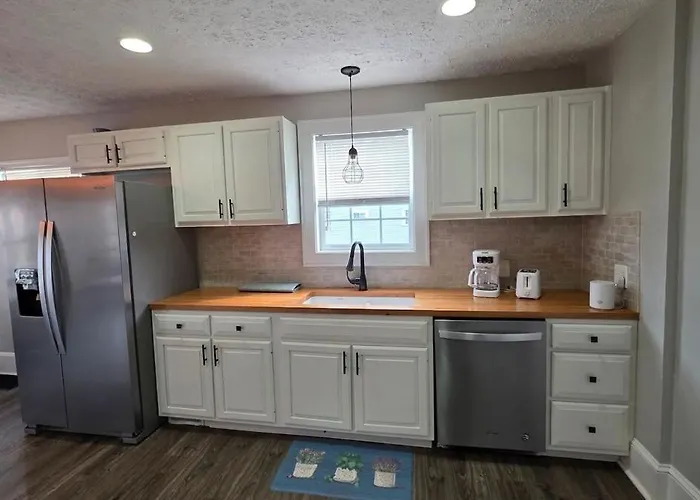 The Point - Spacious Family Vacation Near Downtown Сasa de vacaciones Columbus