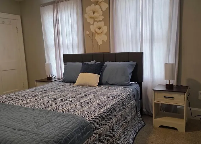 Сasa de vacaciones The Point - Spacious Family Vacation Near Downtown