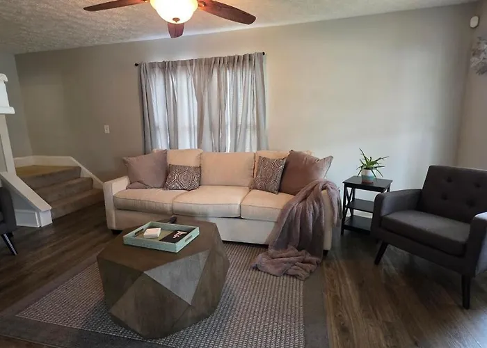 The Point - Spacious Family Vacation Near Downtown *