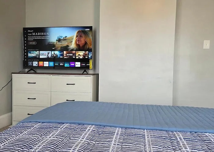 Сasa de vacaciones The Point - Spacious Family Vacation Near Downtown